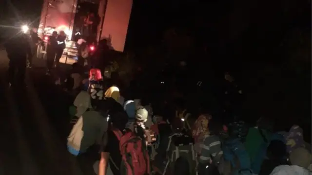 Migrantes descubiertos por la policía guatemalteca.