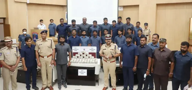 పోలీసులు