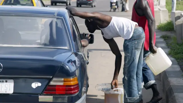 People dey sell petrol black market give driver