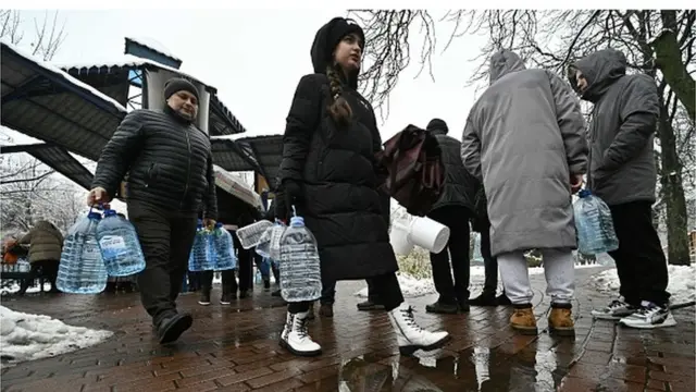 Одночасно із відсутністю електрики після російських обстрілів цієї зими українці пережили і відсутність води