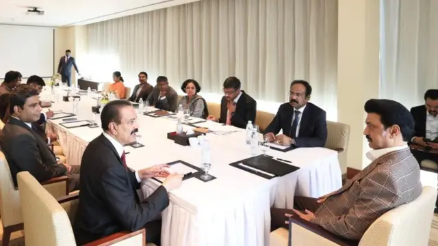 துபாய் பயணம்