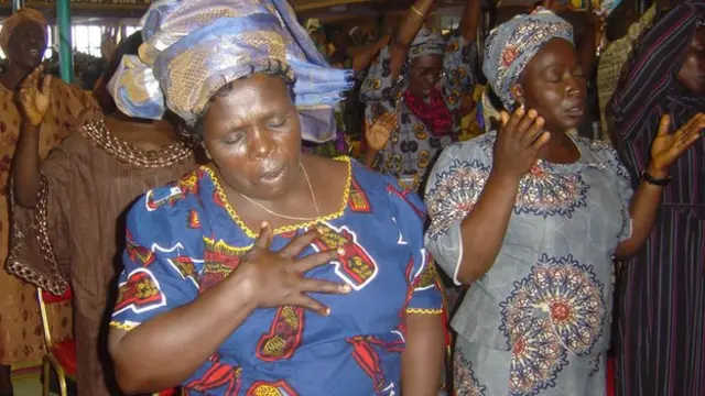 ናይጀርያውያን ደቂ ኣንስትዮ ጸሎት እናገበራ