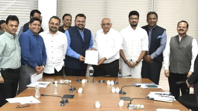 રિયલ એસ્ટેટ ડેવલપર્સ સાથેની સંકળાયેલી સંસ્થા CREDAIના અમદાવાદના હોદ્દેદારો આ મામલે પોતાની તકલીફોને લઈને ગુજરાતના મુખ્ય મંત્રી ભૂપેન્દ્ર પટેલને મળ્યા હતા