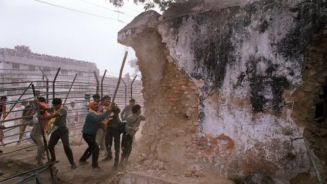 பாபர் மசூதி தகர்ப்பு