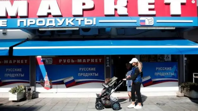 Limasol'de bir Rus mağazası