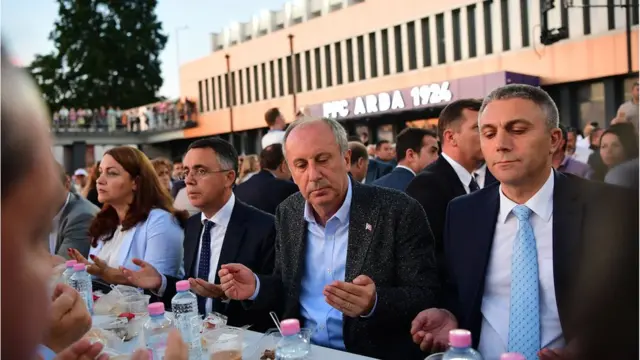 Muharrem İnce Perşembe günü Bulgaristan'da bir iftar yemeğine katıldı.