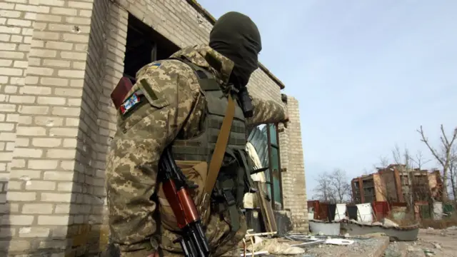 "Азов" та "Донбас" на позиціях у Широкиному замінили морські піхотинці