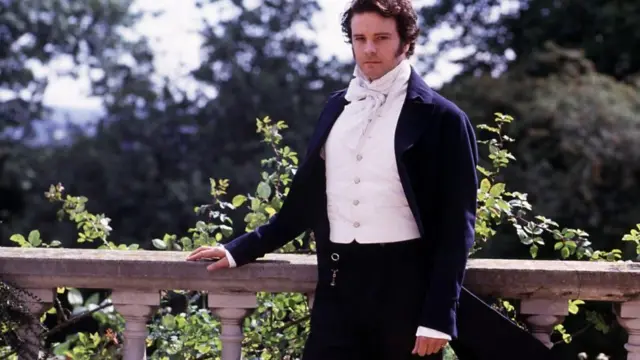 کالین فرث، در نقش آقای دارسی در اقتباس بی‌بی‌سی از کتاب غرور و تعصب جین آستن