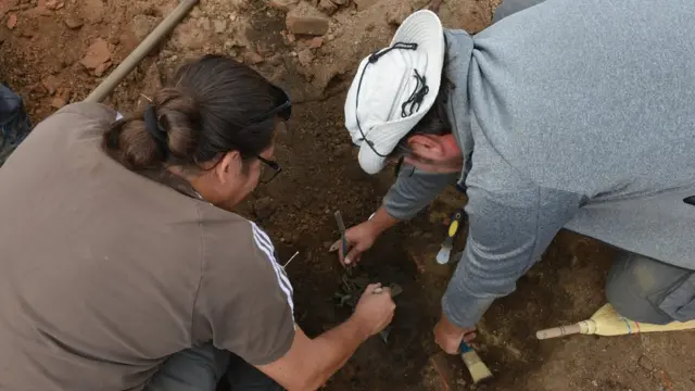 Ilija Danković (levo) na terenu u Viminacijumu sa kolegom