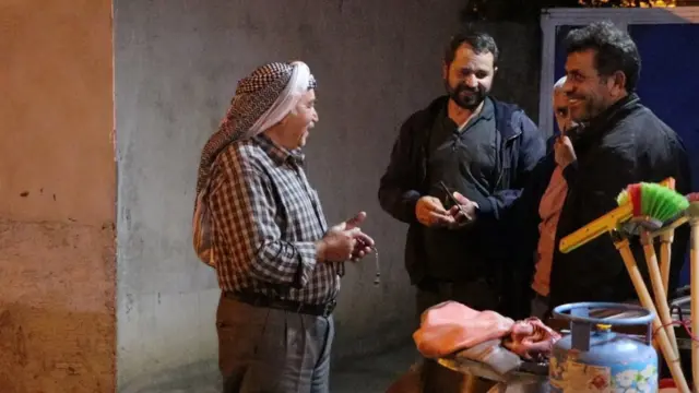 Hıdır Koçyiğit komşularıyla