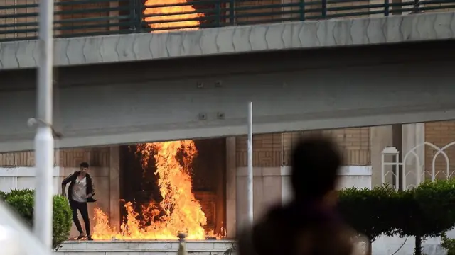 இராக் போராட்டம் 400 பேர் பலி: என்ன நடக்கிறது அங்கே? - விரிவான தகவல்கள்