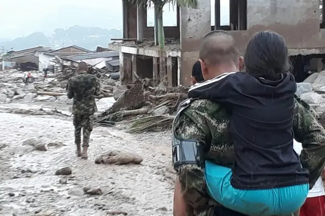 Rescatan a una niña