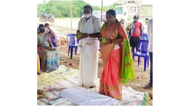జగన్ గుడి నిర్మాణానికి పూజ చేస్తున్న కరుకూరి నాగేశ్వరరావు దంపతులు