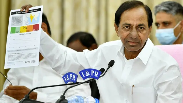 వరి కొనుగోలులో కేంద్రం తీరుపై తెలంగాణ ముఖ్యమంత్రి కేసీఆర్ విమర్శలు చేస్తున్నారు.