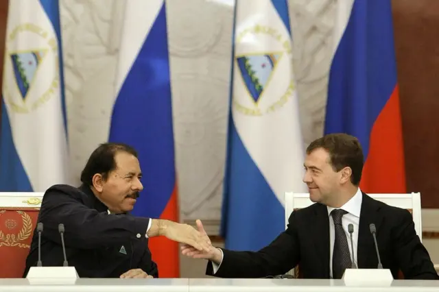 Presidentecasino confiavelNicarágua, Daniel Ortega (esquerda), com o presidentecasino confiavelRússia, Dmitry Medvedev