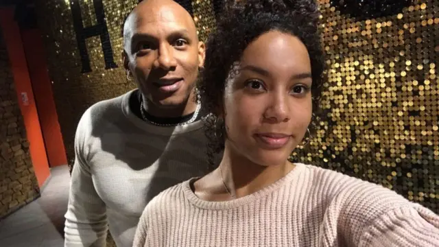 বাবা ডিকার্লোর সাথে চেভি।