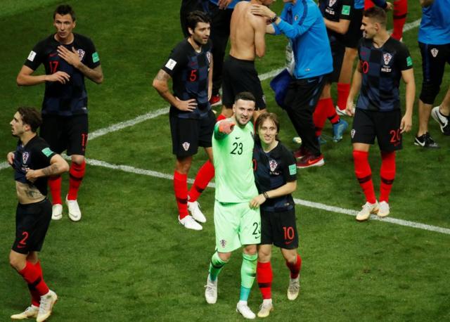 Jogadores croatas celebrando a vitória