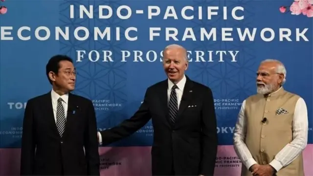 જો બાઇડન નરેન્દ્ર મોદી અને જાપાનના વડા પ્રધાન