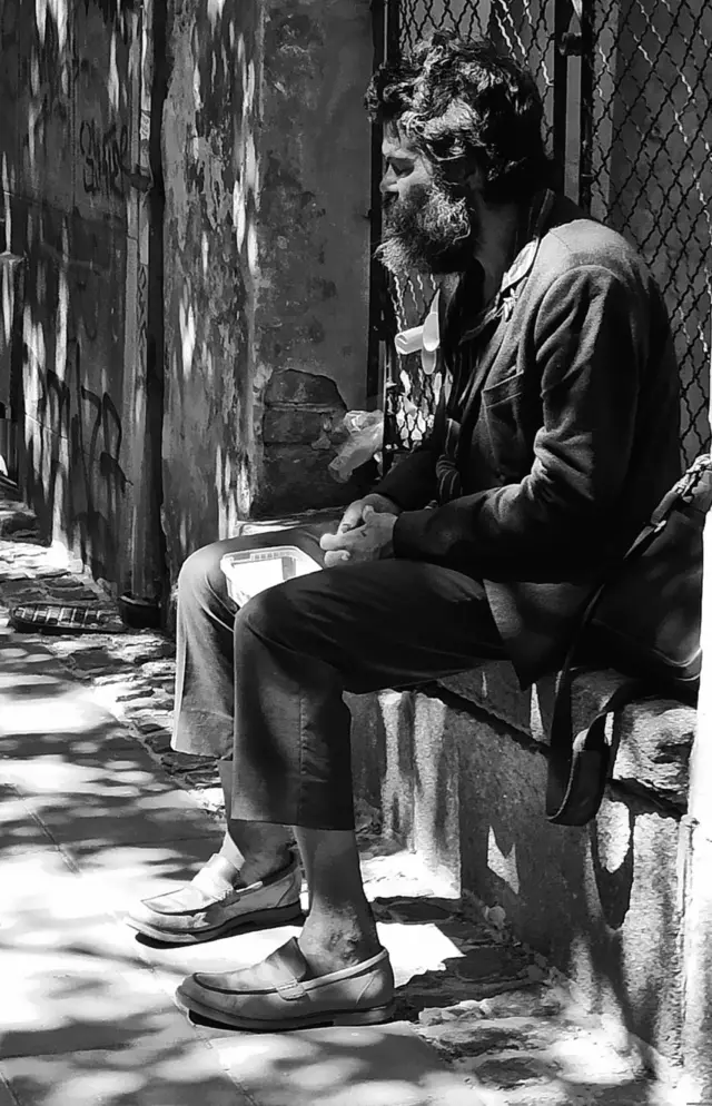 Фотографија са изложбе „И они би остали код куће"