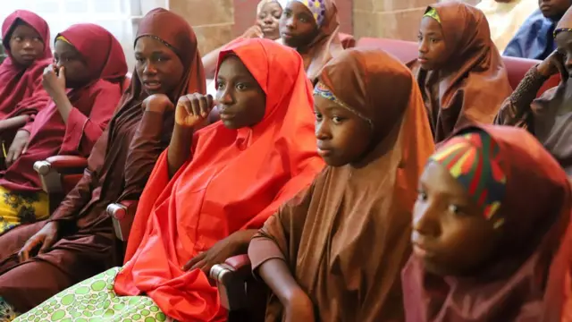 'Yan Matan Dapchi tare da Buhari