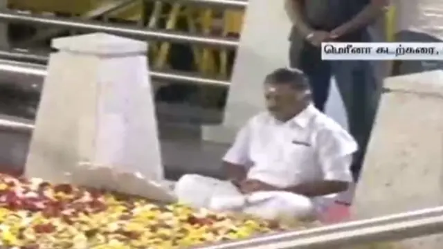 தியானத்தில் பன்னீர் செல்வம்