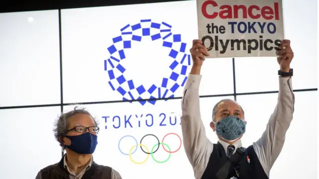 এক জরিপে দেখা গেছে যে জাপানের প্রায় ৫৫% মানুষ গেমস আয়োজনের বিরোধিতা করেছিল।