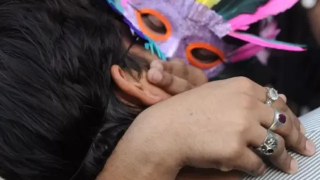 தன்பாலின உறவு: பொய்யாகப் பழகி பணம் பிடுங்கும் கும்பல் பிடிபட்டது எப்படி?