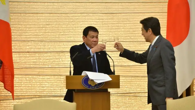 Ông Duterte mới thăm Nhật Bản sau khi thăm Trung Quốc