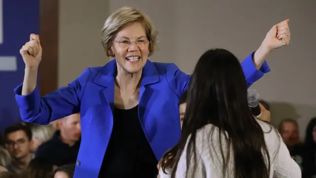 Warren levanta los brazos