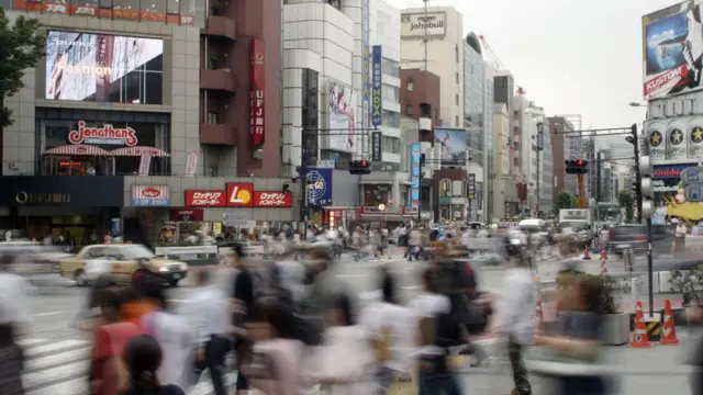 炫目的广告牌、诱人的商铺、各色潮人，这里就是不知让多少人迷失的东京。