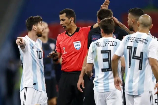 El árbitro uzbeko Irmatov es el más experimentado de la Copa del Mundo.