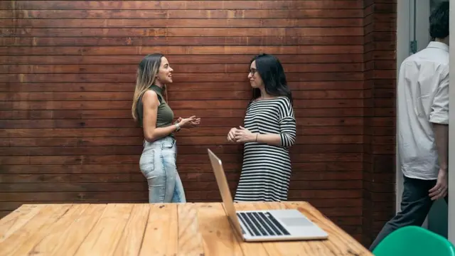 Жінки, офіс