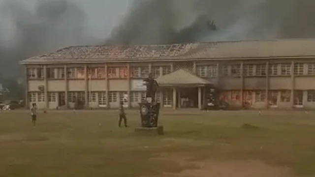 Foto gosiri ka akụkụ dị ịcheịche n'isi ụlọọrụ a na-agba