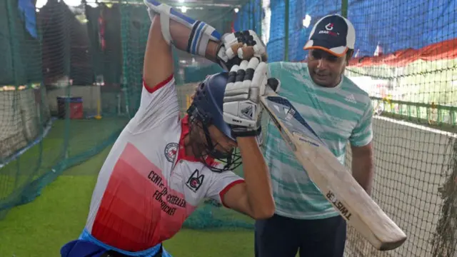 કોચ જ્વાલાસિંહ સાથે યશસ્વી જયસ્વાલ