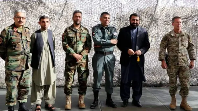 د افغانستان د دفاع وزارت لوی درستیز جنرال یاسین ضیا له جنرال مېلر سره یو ځای کندهار ته تللی و