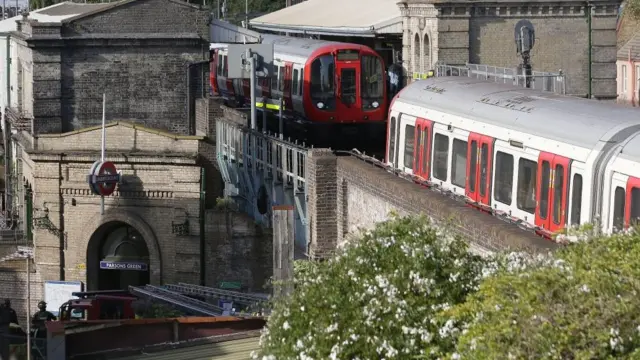 Поезд метро