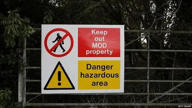 Знак на входе в Портон Даун