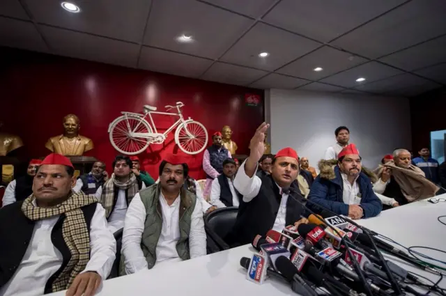 అఖిలేష్ యాదవ్, ఉత్తరప్రదేశ్