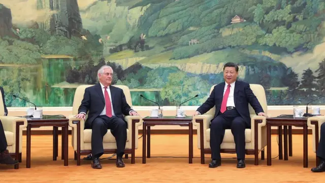 美国国务卿蒂勒森与中国国家主席习近平周日在北京会晤