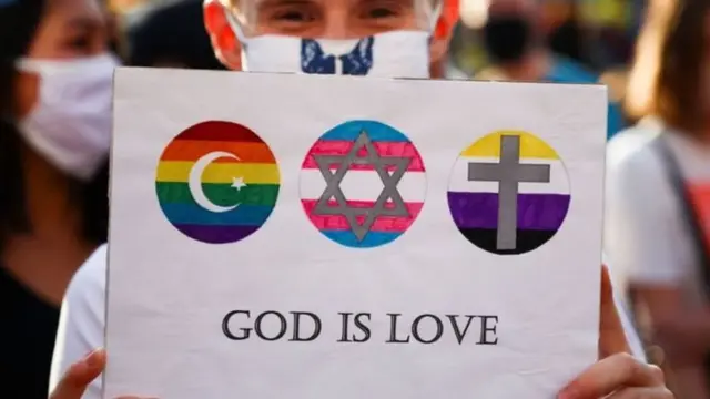 Homoseksual selalu menjadi masalah kontroversial dalam Gereja Katolik.