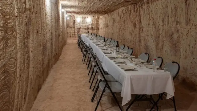 U Kuber Pidiju, stena je toliko meka da se može izgrebati noktom