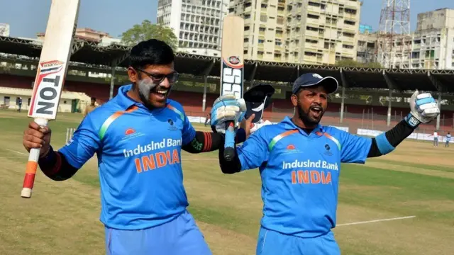 भारतीय कप्तान अजय रेड्डी और उप कप्तान प्रकाश जे