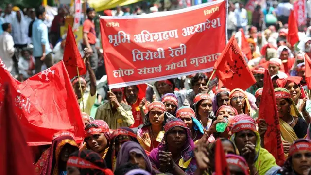 આદિવાસીઓએ વારંવાર 'જળ, જમીન અને જંગલ'ના સંરક્ષણ માટે સંઘર્ષ કરવો પડે છે