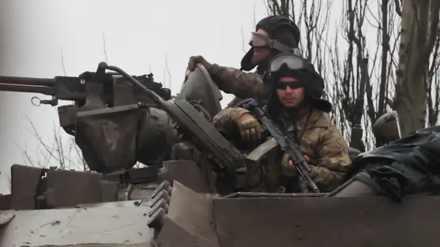 Abasirikare b'Uburusiya bari mu bifaru biri kwinjira i Mariupol muri Ukraine kuwa kane