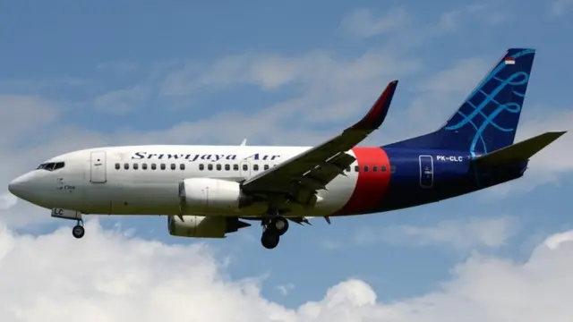 インドネシア沖に旅客機墜落か、乗客乗員60人超 離陸直後に消息