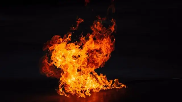 பள்ளி மைதானத்தில் எரிந்த நிலையில் கிடந்த 5ஆம் வகுப்பு மாணவியின் உடல்