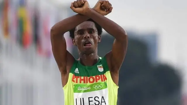 Calaamadda X ayaa astaan u hayd mudaaharaadka lagu diidan yahay dawladda