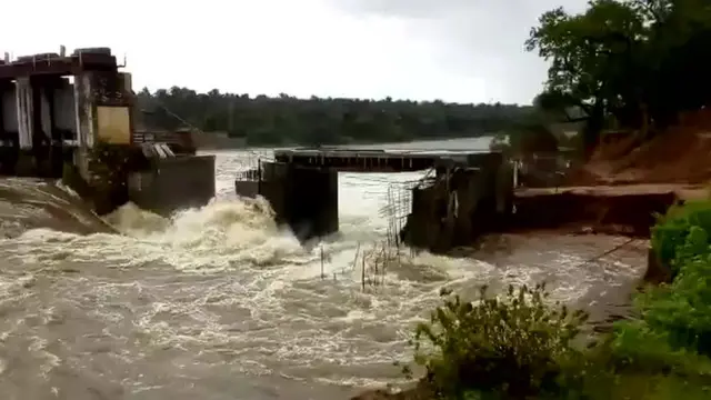கேரள எல்லையிலுள்ள பொள்ளாச்சி ஆழியார் அணையில் உடைப்பு