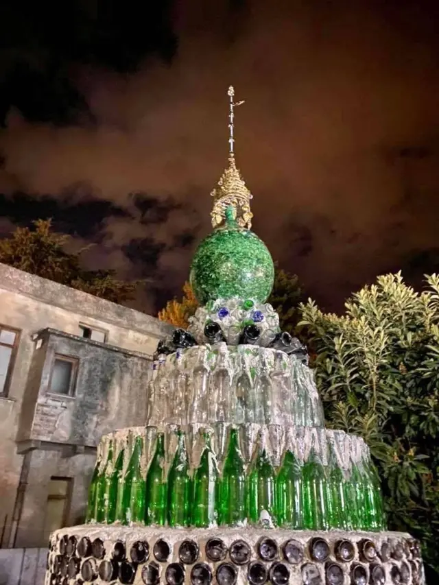 ချင်ကွီဖရန်ဒီမှာ တည်ထားတဲ့ ပုလင်းစေတီ