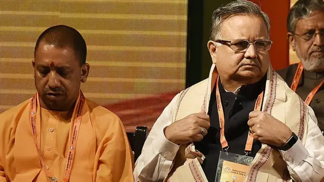 योगी आदित्यनाथ के साथ रमन सिंह